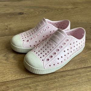 Light pink Native shoes size toddler 9